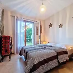 Hébergement de vacances Maison Confort Avec Jardin, à 1km De La