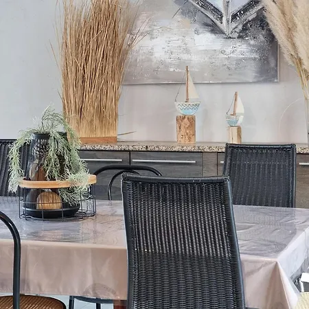 Hébergement de vacances Maison Confort Avec Jardin, à 1km De La