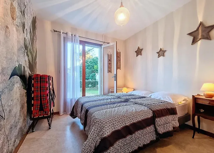 Holiday home Maison Confort Avec Jardin, A 1km De La